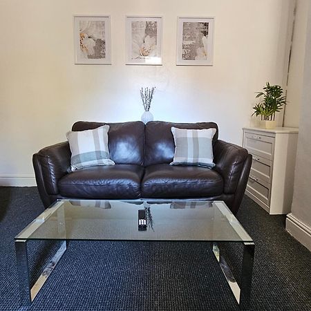 Вилла Convenient 3 Bed, Pr1 Near Uclan N Train Station Престон Экстерьер фото