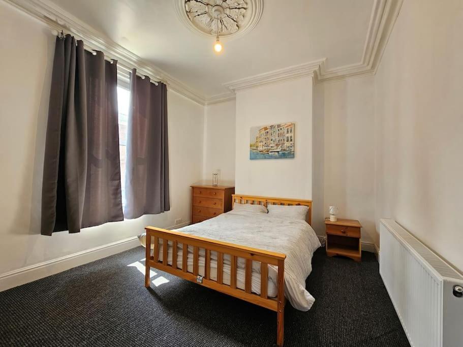 Вилла Convenient 3 Bed, Pr1 Near Uclan N Train Station Престон Экстерьер фото